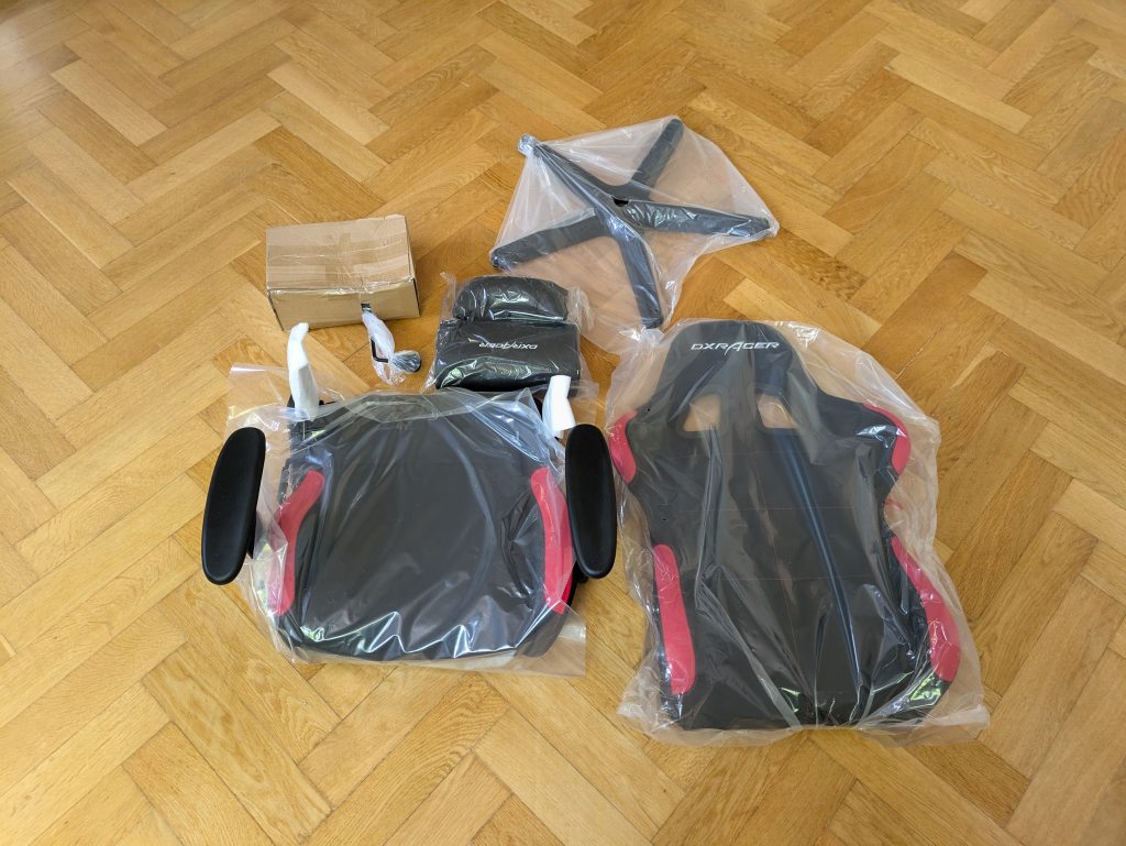 Robas Lund DX Racer 1.2 FD01 Bürostuhl verpackt